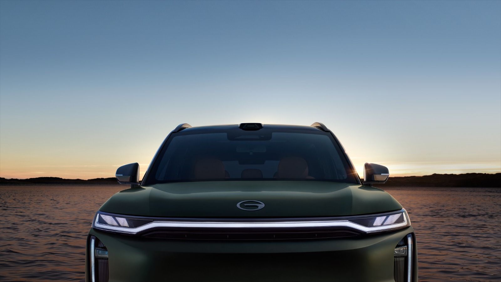 Directivos de Impoventura y GAC Ecuador, José Luis Sevilla, Pamela Jiménez y Diego Almeida, en la inauguración del nuevo showroom de GAC en la Av. Eloy Alfaro, Quito.