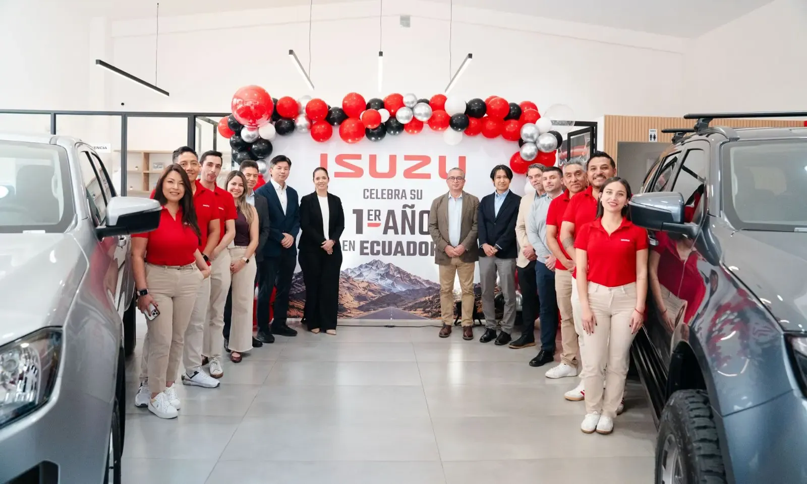 isuzu-primer-aniversario-ecuador-pickup-mux